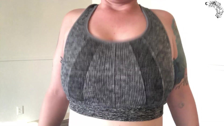 Nikki's Fetishes: Bouncing My Boobs in Sports Bras