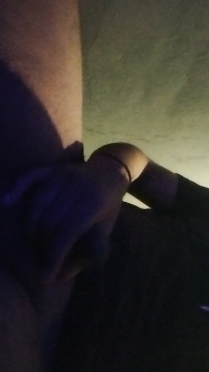 AlexAlejandro13: Aș vrea să-mi atingi testiculele și penisul