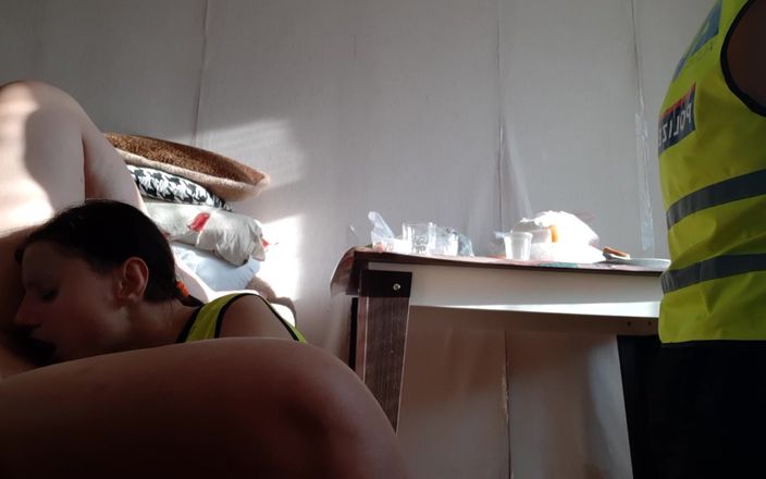 Lesbian-illusion: Polis panas lesbian bertiga
