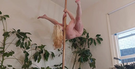 Michellexm: Queen Kong Pole Dance