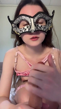 JOI 여주인과 복종: 젖꼭지를 클램프. 여자 지배. Femdom. 말과 굴욕
