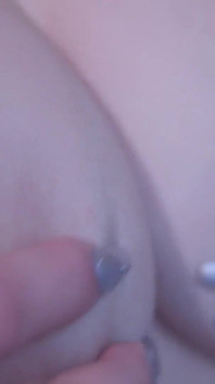 Peituda lésbica Glamour Babes Shyla Jennings e Savannah Sixx lambendo buceta makeout