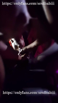 Une Grosse Bite Se Fait Traire Par En Dessous
