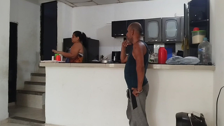 Adribella69: Il fratellastro di mio marito torna a casa e sono...