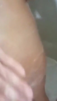 Meu vizinho realmente quer me foder, eu realizei o desejo dele. Às vezes você tem que ser uma prostituta para seus vizinhos.