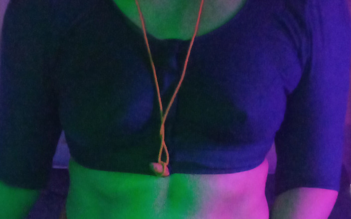 Goddess Silk Smita: Возбужденный менеджер и ее невинный стажер-персонал