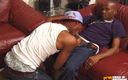 Gay Diaries: 문신을 한 흑인 남자가 모자와 쪼이는 후장을 가진 남자를 박살낸다