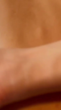 Twink enthousiaste et soumis porc et baisé fort après le massage