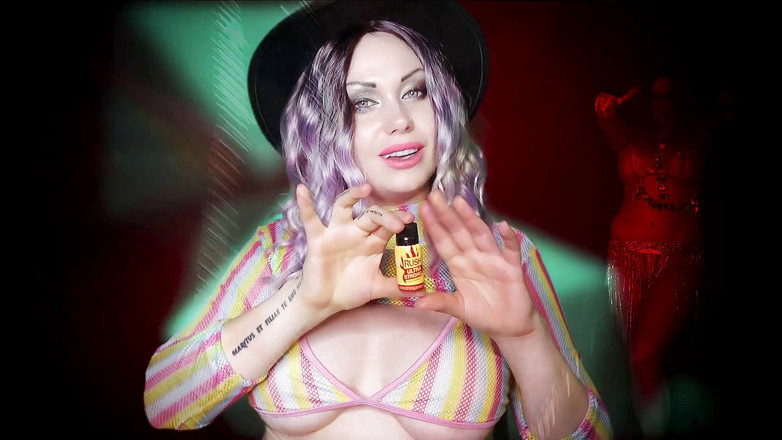 Goddess Misha Goldy: Čichání od malé láhve a masturbace na mých dokonalých velkých...