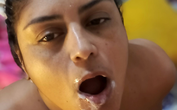 Mariano Aly: Indická brunetka nevlastní matka kouří mému ptákovi hluboko, dokud její ústa...