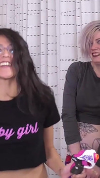 Belle fand sich in einem strip-body shots-spiel wieder