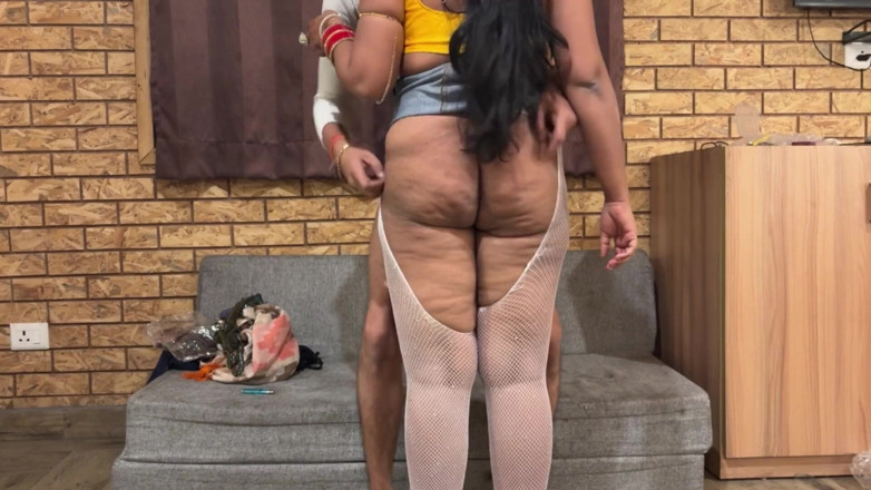 desi_babe1234: Napalona brązowa nastolatka jest szalona dla wielkiego kutasa