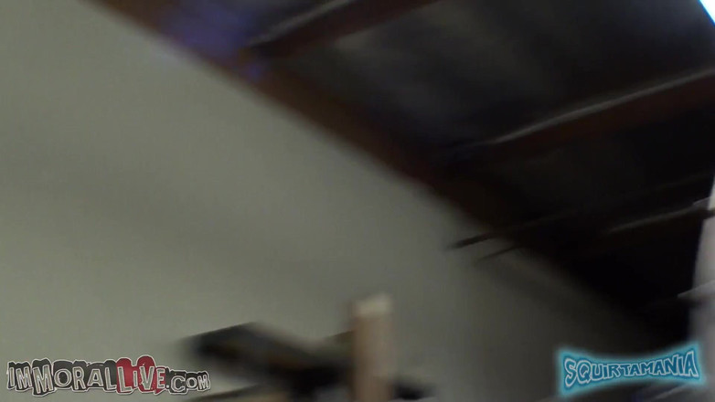 Squirt God: Nicole Aniston i Zoe Voss mają kremówka i kobiecy wytrysk...