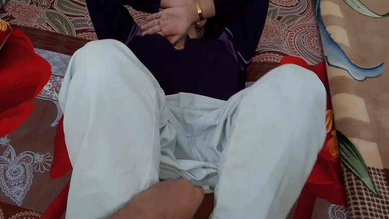 QueenbeautyQB: 印度办公室女孩知道如何取悦她的老板