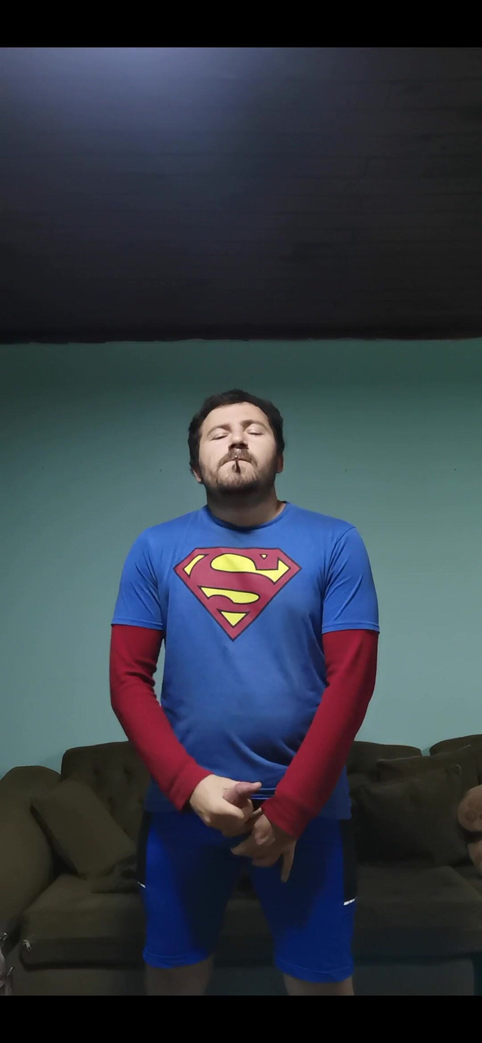 Rokkuman: Super-homem muito quente