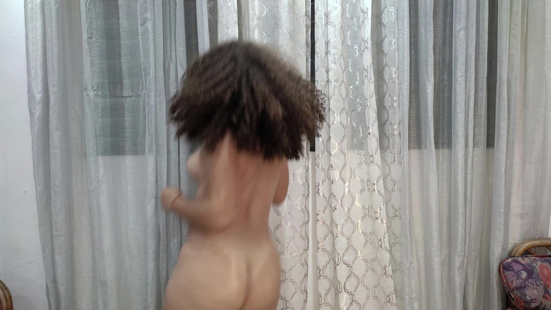 SugarPose: Cassandra Springt Naakt Rond En Twerkt