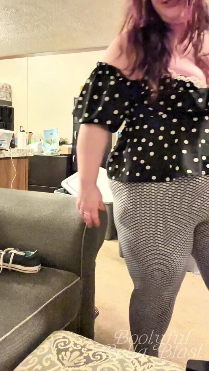BellaBlast: Neighbors Reward: Stinky Feet Fantasy