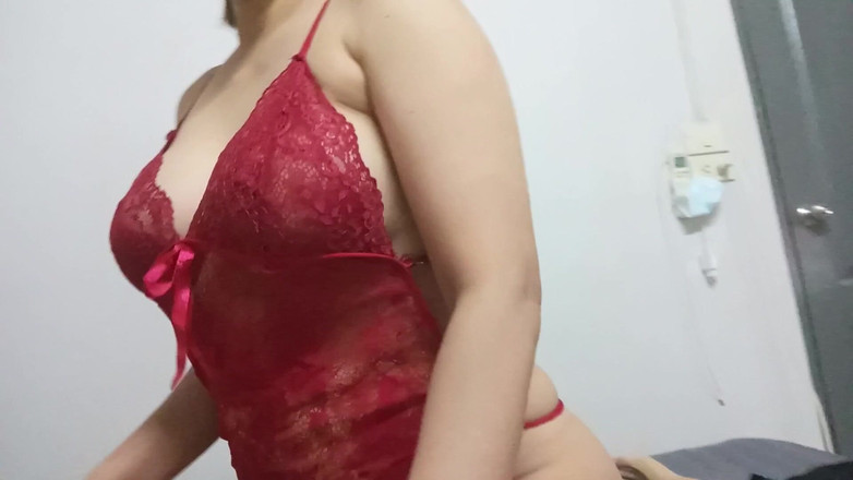 undoin: 赤い服の少女が手に入れる:美しいタイの少女