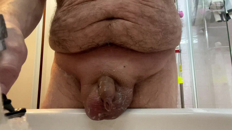 Wichskumpel: Get Naked and Shave My Small Cock and Balls