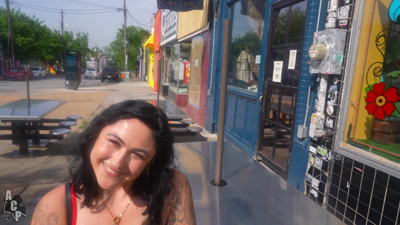 Josie Jaxxon: Curva căsătorită este futută în public de Gibby Clovnul