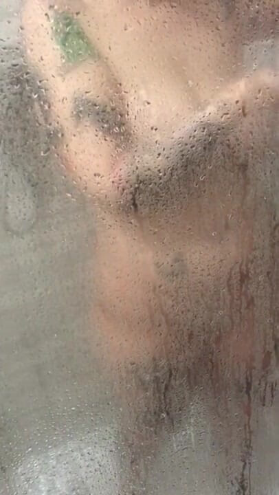 CarleXXX: Romi has shower alone