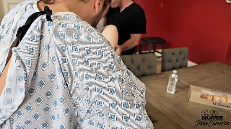 Sexy nurse Jenn: Würden Sie unserem Gesundheitsteam beitreten?