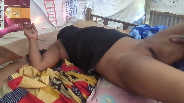 Jesmina: Moglie bengalese scopata anale