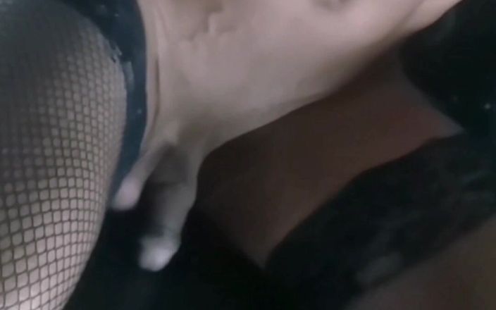 Rachelle: Tinh trùng của tôi làm kịt tôi
