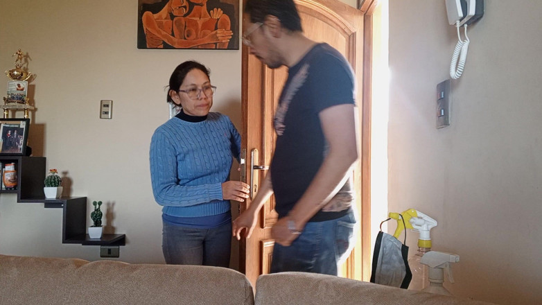 Sensuali dady placer: Unfaithful Neighbor While Her Husband Bathes