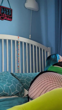 Succhiare dildo, figa e gioco anale - ragazza solista