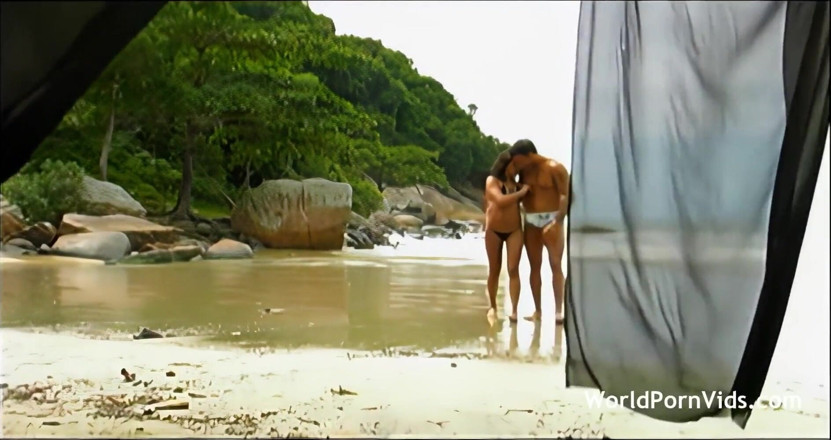 Selected worldwide porn: Scopata intensa sulla spiaggia tropicale