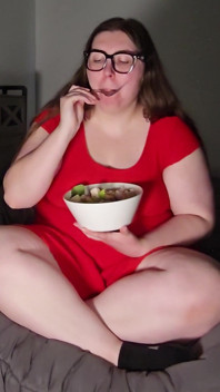 Asmr Huge Salad Mukbang: BBW Crunching e Gulping