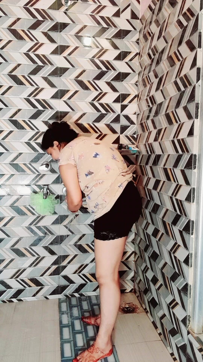 Puja555: Puja si kakak ipar india di kamar mandi