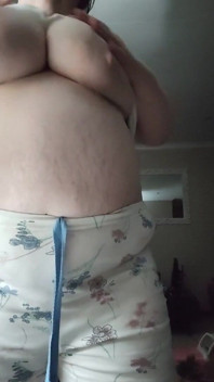 BBW กระโดดกระดอนหัวนมยักษ์ขึ้นลง