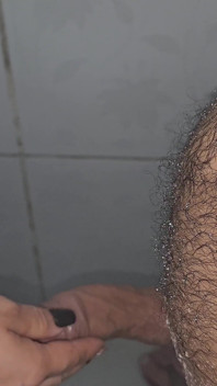 Chaque fois que mon mari sort, je demande à mon beau-fils de m’aider à prendre une douche !