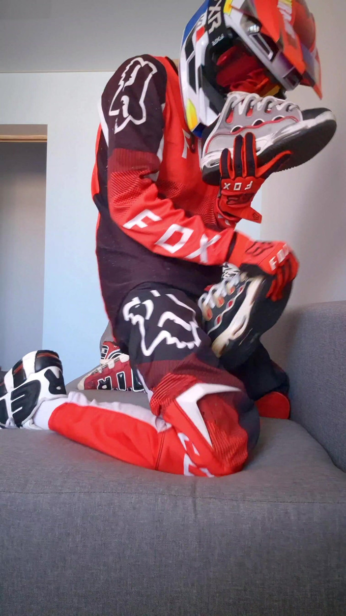 Sneakersmax98: I Put on Mxgear and Fuck My Osiris Sneakers