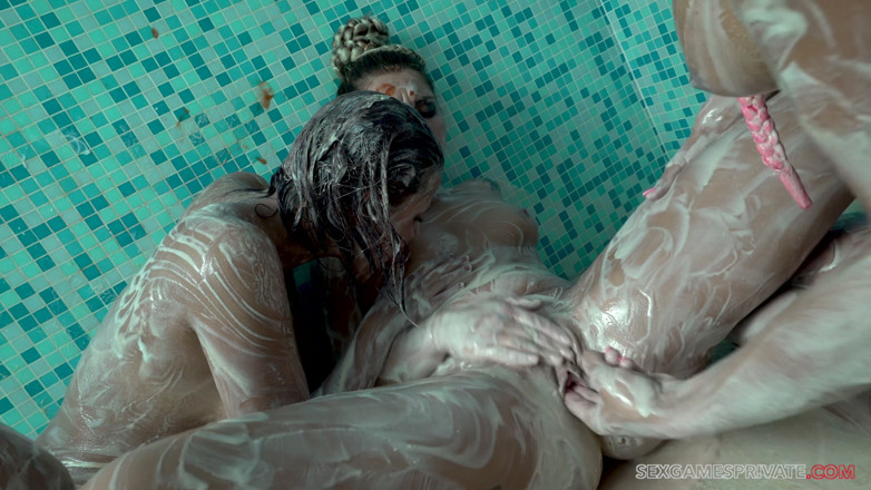 Czech Pornzone: Girls Likes to Be Wet &amp; Mesy