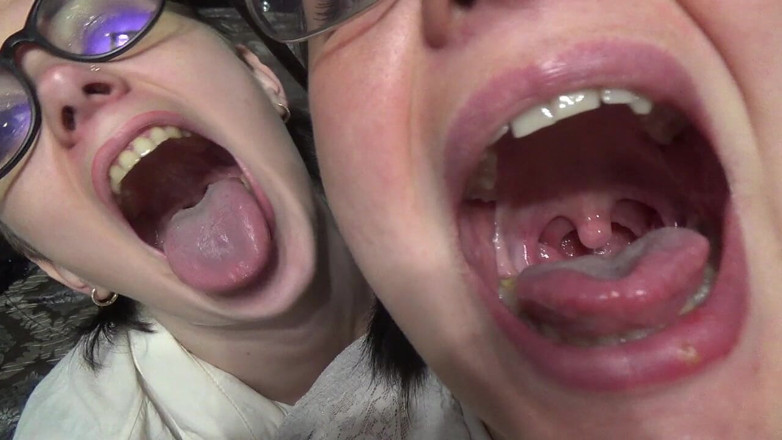 Goddess Misha Goldy: ¡Dos mujeres de negocios te burlan con sus bocas y...