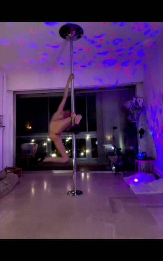 Chris06d72: Tocuri goale și dildo