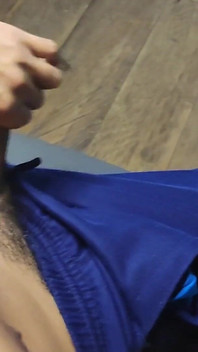 Man Jerks off a Big Load in His Sweatpants After Doing His Morning Exercise