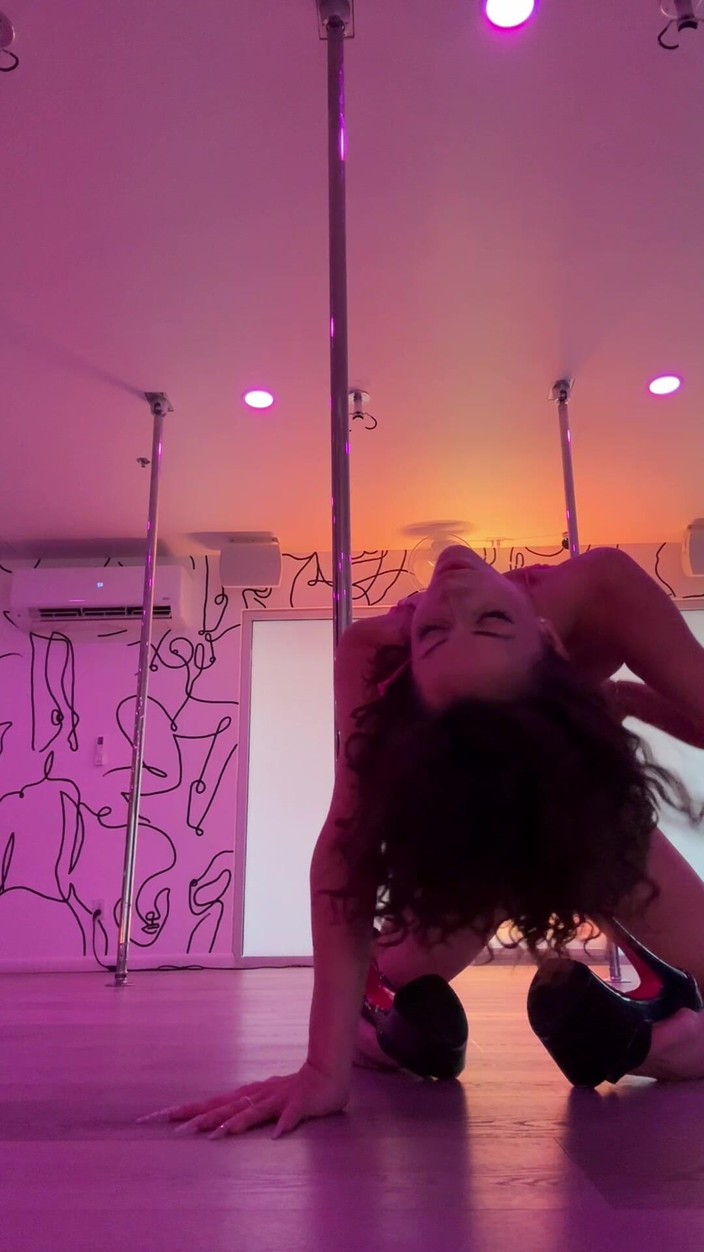 SavvyStar: Pole dance