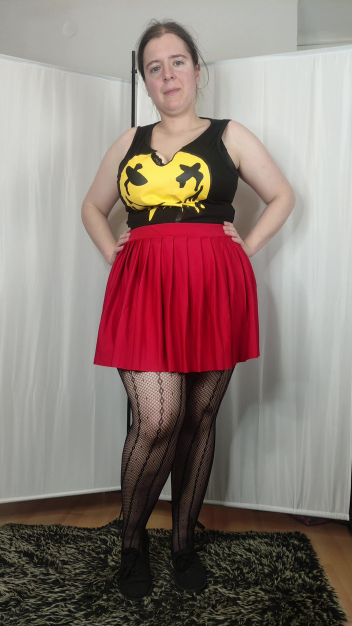 Lena Rose: [4k] 图案连裤袜和红色迷你裙试用