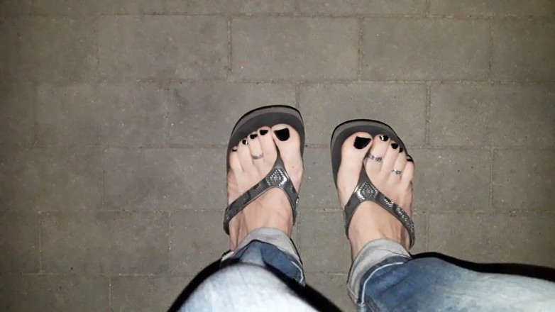 Heelex: Feet and Flip Flops