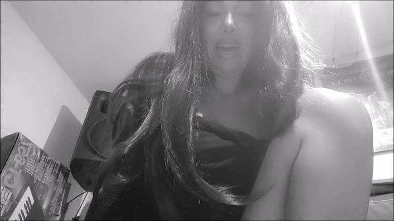 savannahamatoriale: Morticia Addams when Gomez is not here