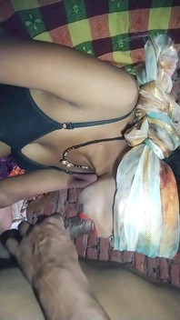 เมีย Desi เย็ดหน้าโคลสอัพ