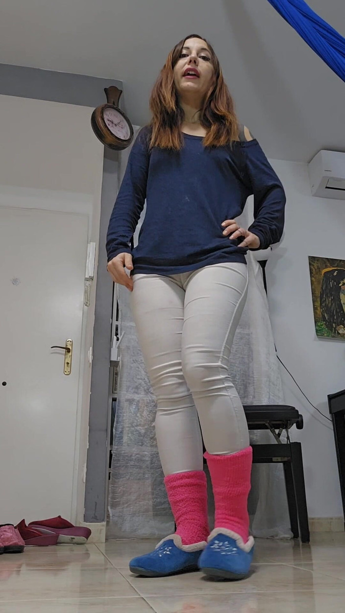 dafnedenoch: 슬리퍼 모델링 및 자위, 스페인 슬리퍼