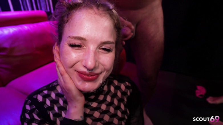 Scout69: Vnadná dívka Crystal White v růžovém síťovaných tělech na gangbangu...