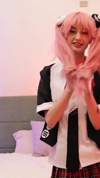 La troia magra anime Sasha Paige spazia la sua piccola figa