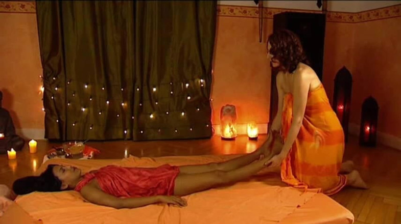 Touch The Body: Dotkněte se těla: tantra lesbická masáž: část 2