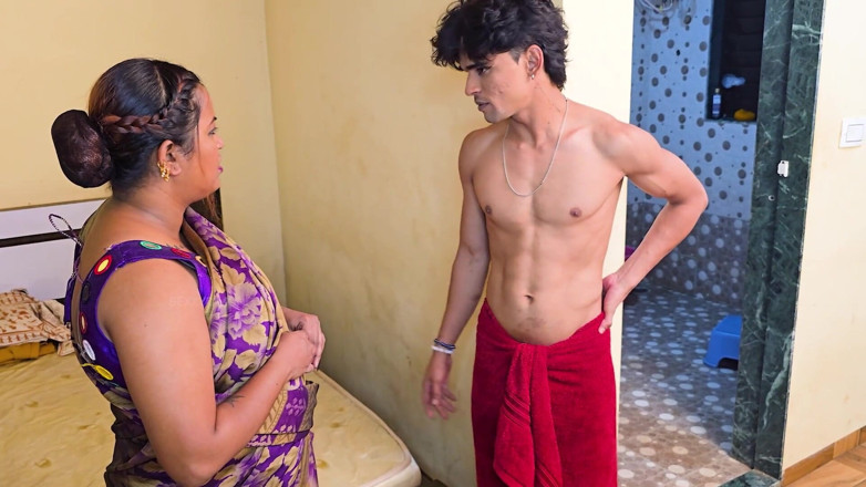 Kamasutra61: O dono fodeu a empregada depois de tomar um banho